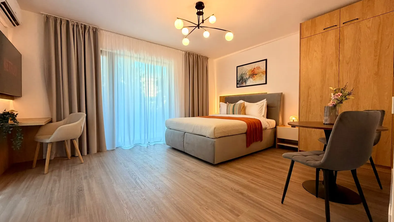 Studio with a double bed, a desk, a table for two and a wooden wardrobe, at Icon Studio, București
