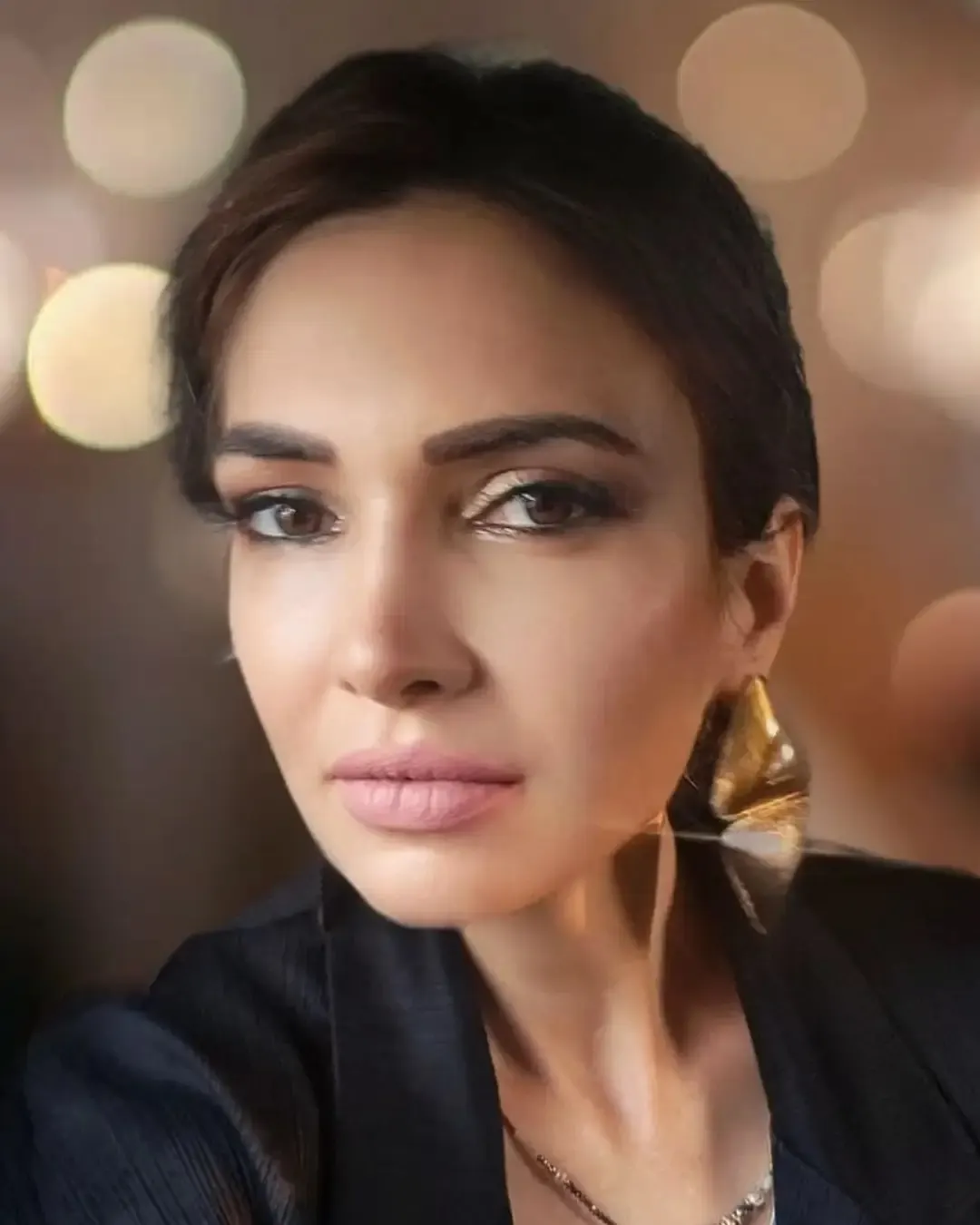 Alina Tomșa, portrait in a navy blazer