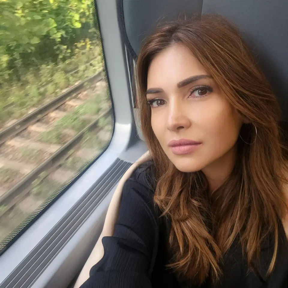 Astăzi am sărit peste alergarea de dimineață. A alergat trenul pentru mine. :))) Mai alerg și eu toată…